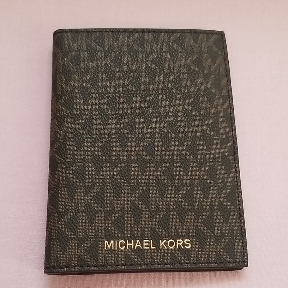 Michael Kors Jet Set passport holder
